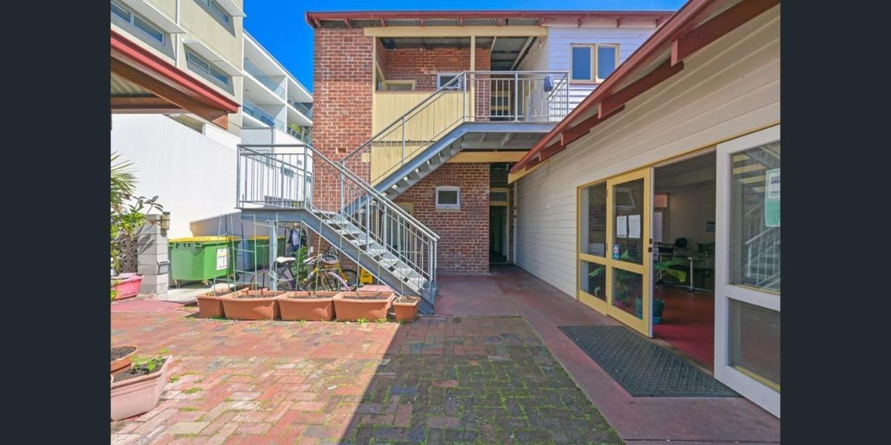 הוסטל Emu Backpackers Perth - Note - Valid Passport Required For Check In מראה חיצוני תמונה